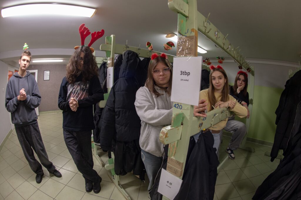 szatnia-1024x682 SZATNIA STARSZA NIŻ NASI NAUCZYCIELE (i wciąż działa!)